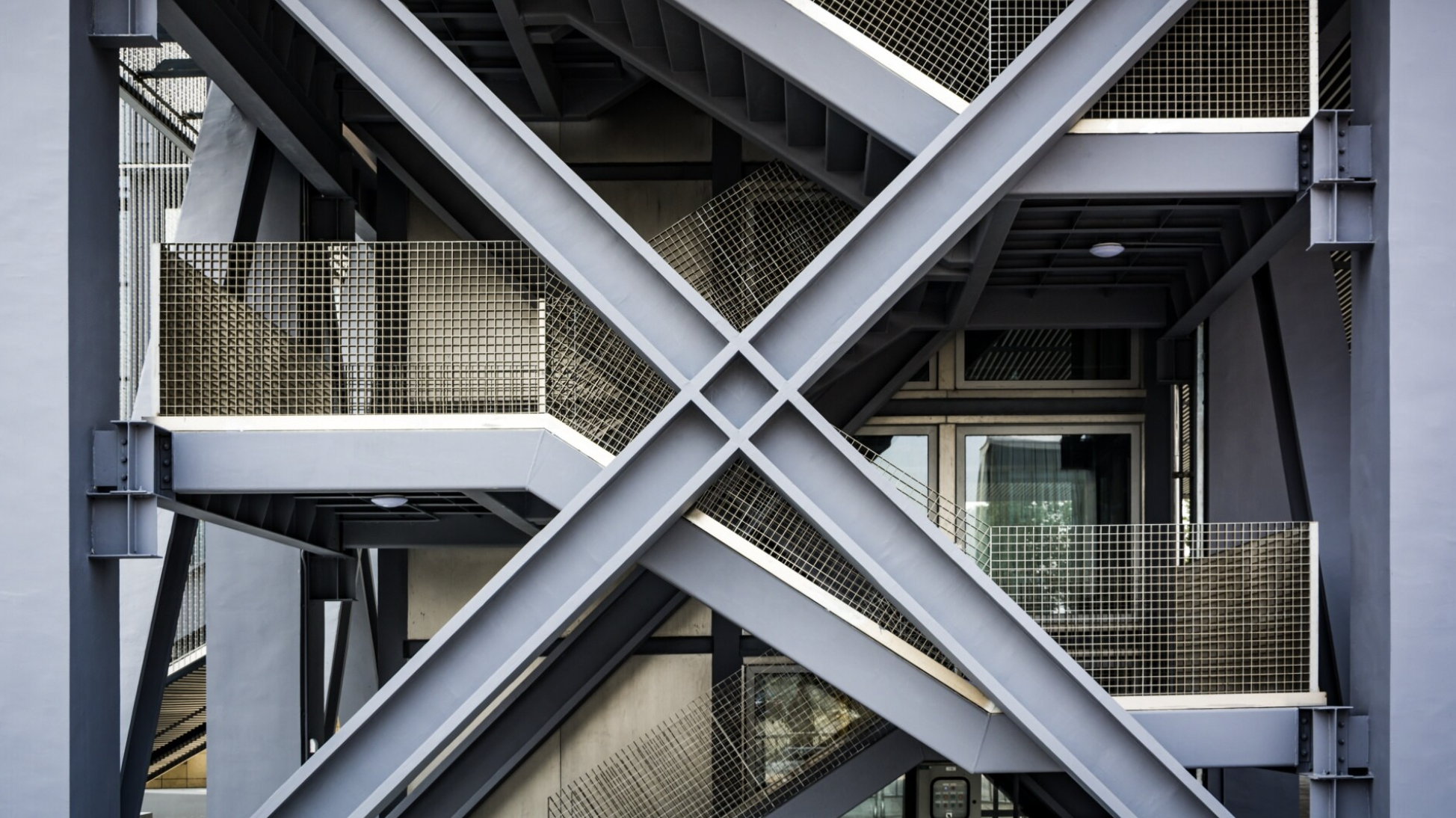 avantaje structura metalica