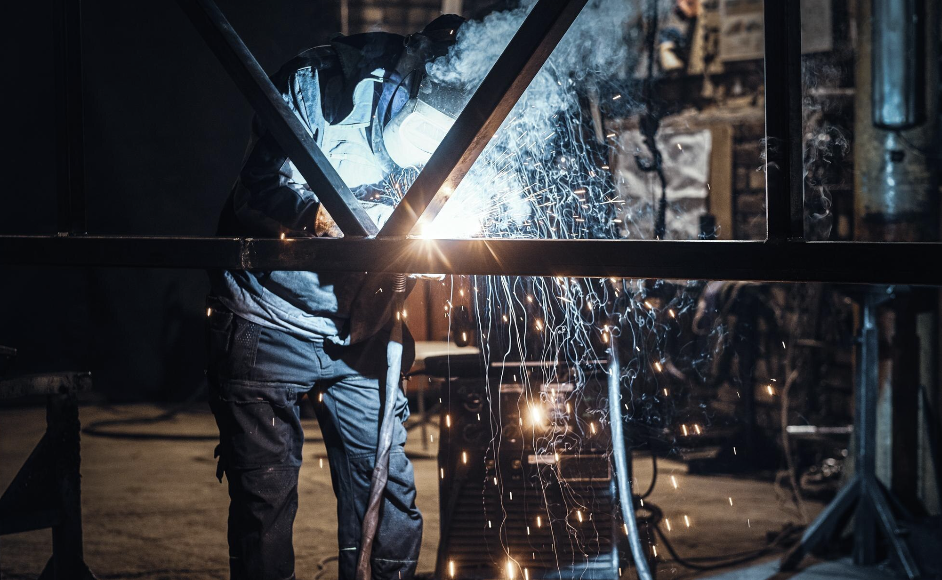 dezavantaje structura metalica